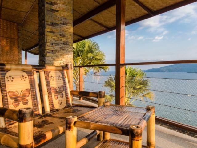 Villa De Pico Highland Beach Resort Puerto Galera Bagian luar foto